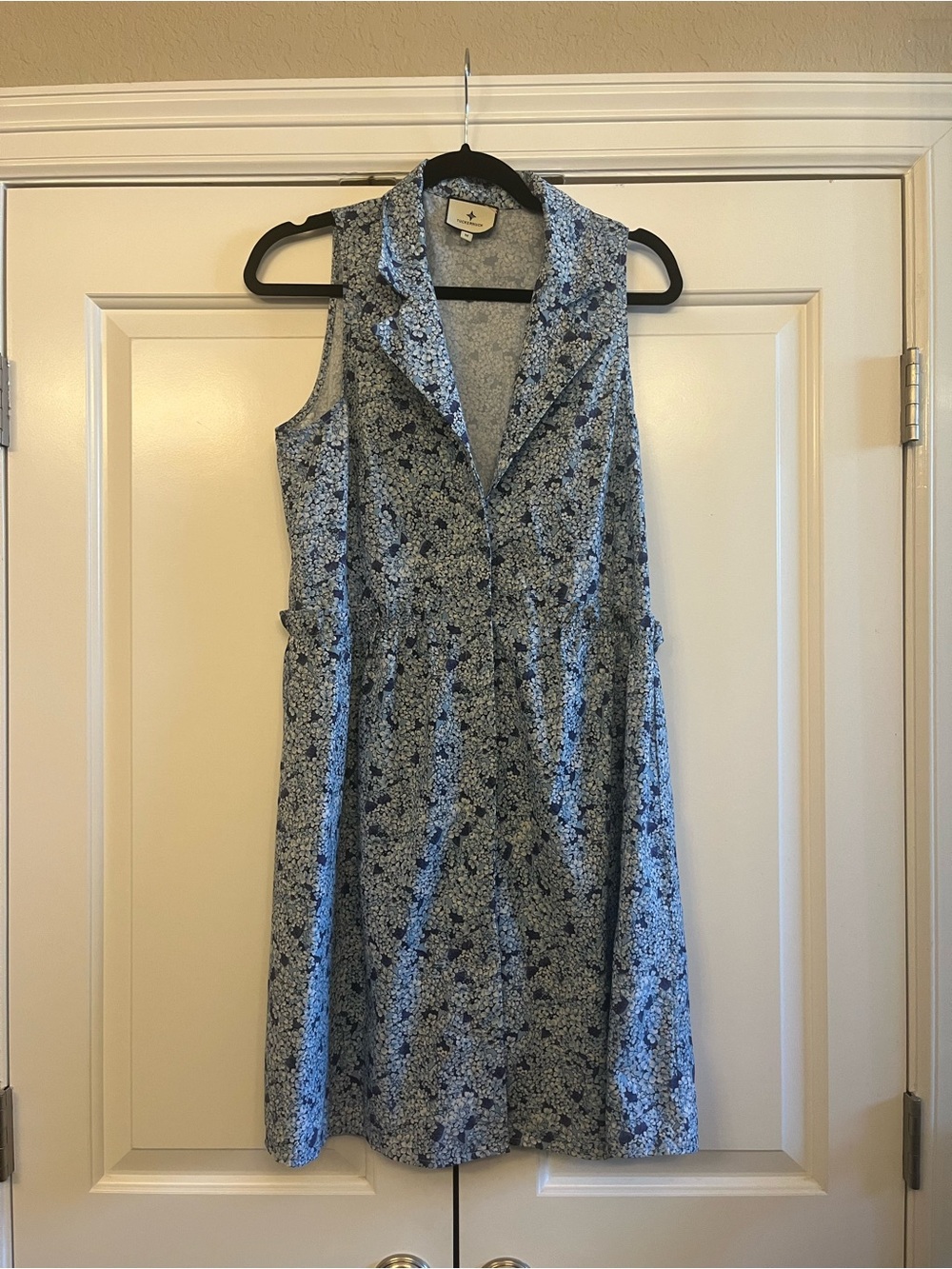 Tuckernuck Blue Floral Sleeveless Dress • Size Medium